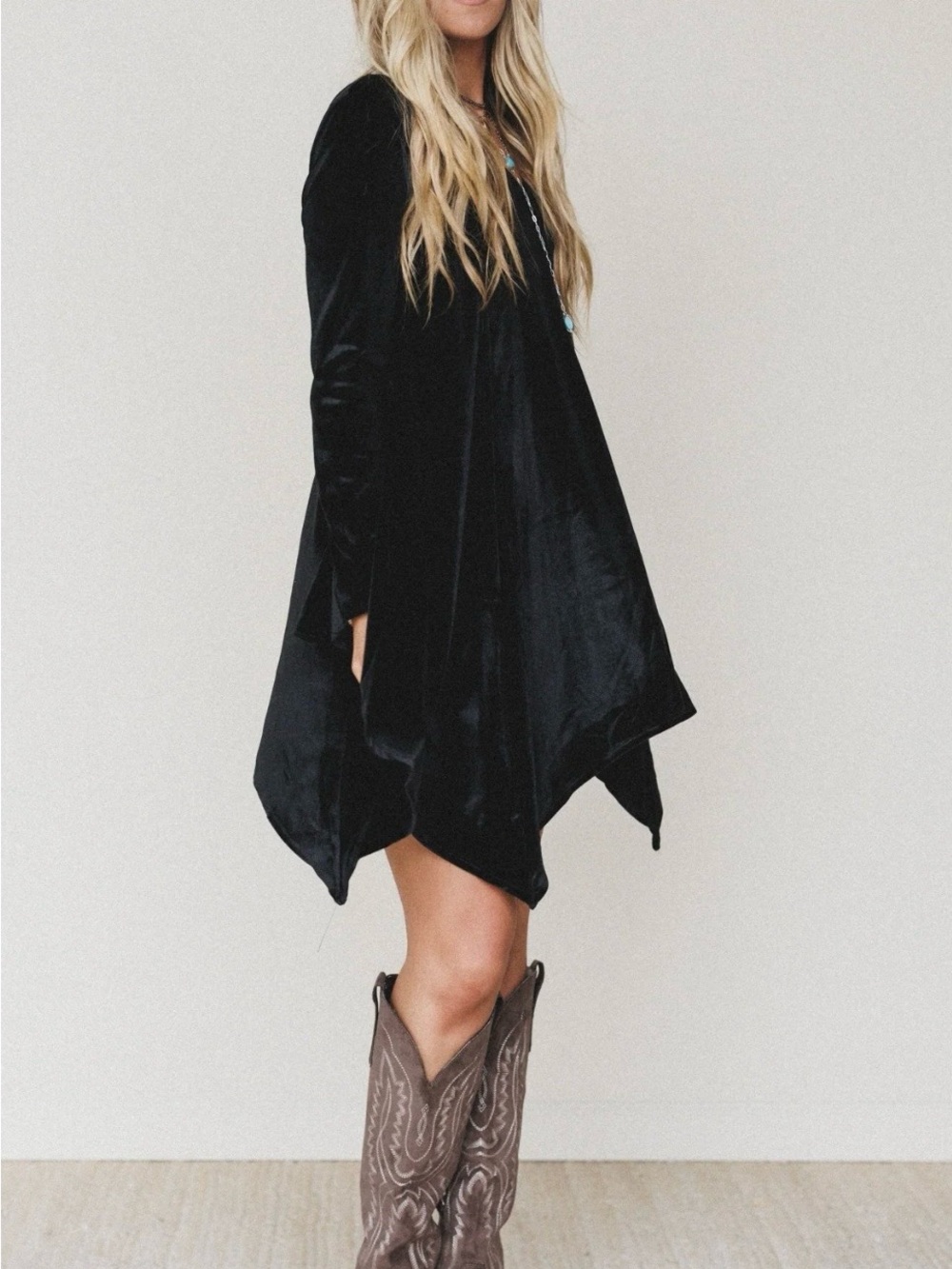 Golden Hour Bell Sleeved Black Velvet Mini Dress New Medium - Picture 2 of 13